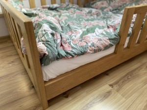 Detal łóżka Róża – solidne szczebelki chronią dziecko, konstrukcja wytrzymuje obciążenie dorosłego