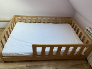 Dębowe łóżko Róża – ponadczasowy design, który pasuje do każdego pokoju, idealne dla dziecka i nastolatka