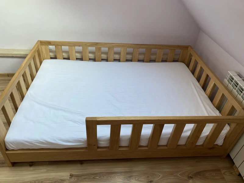 Dębowe łóżko Róża – ponadczasowy design, który pasuje do każdego pokoju, idealne dla dziecka i nastolatka