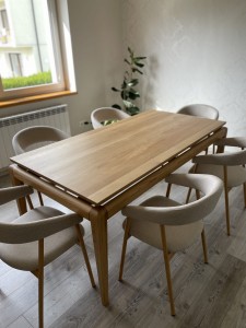 Stół  dębowy z krzesłami do salonu